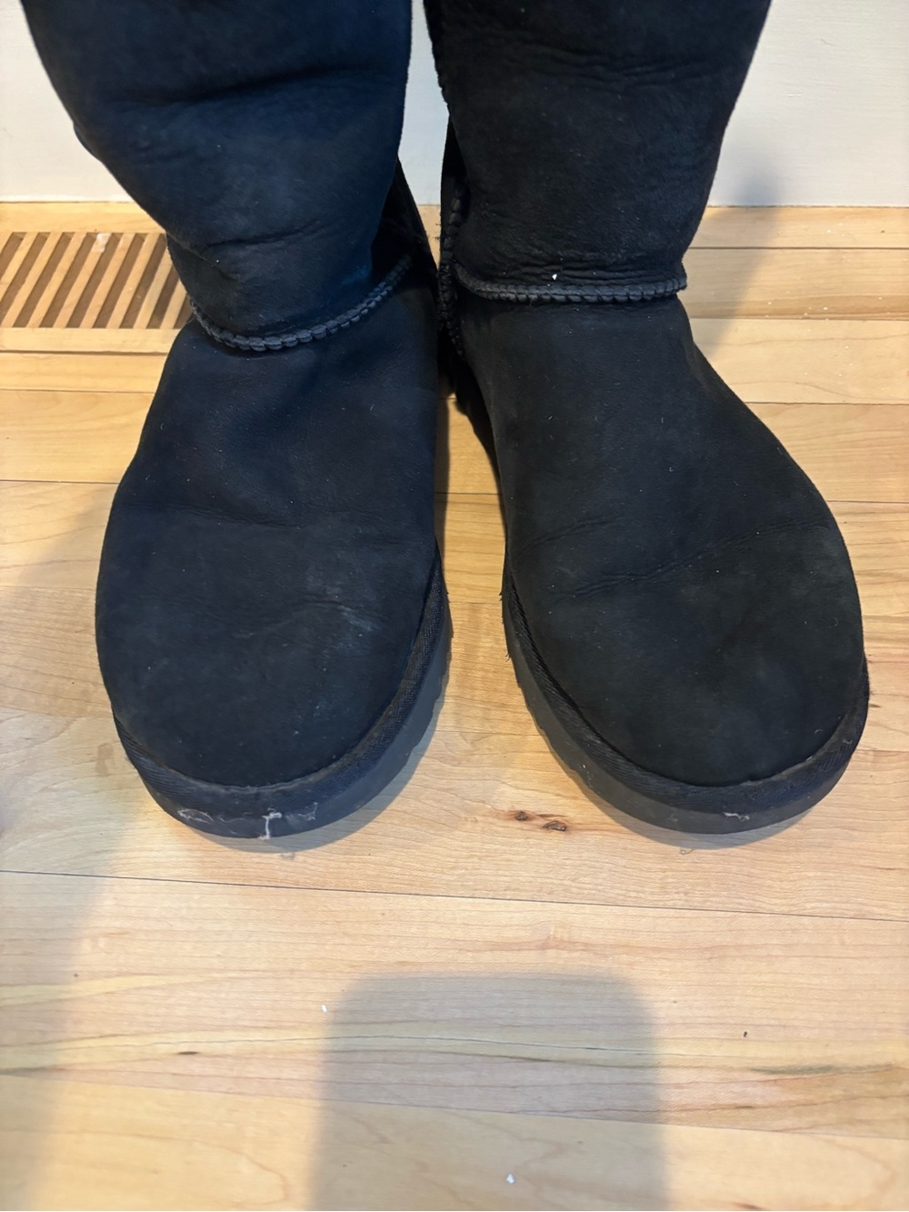 UGG Size 10 Bailey Button Boots - Picture 2 of 5